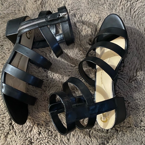 NEW! Circus by Sam Edelman Gladiator Sandal - Picture 3 of 12